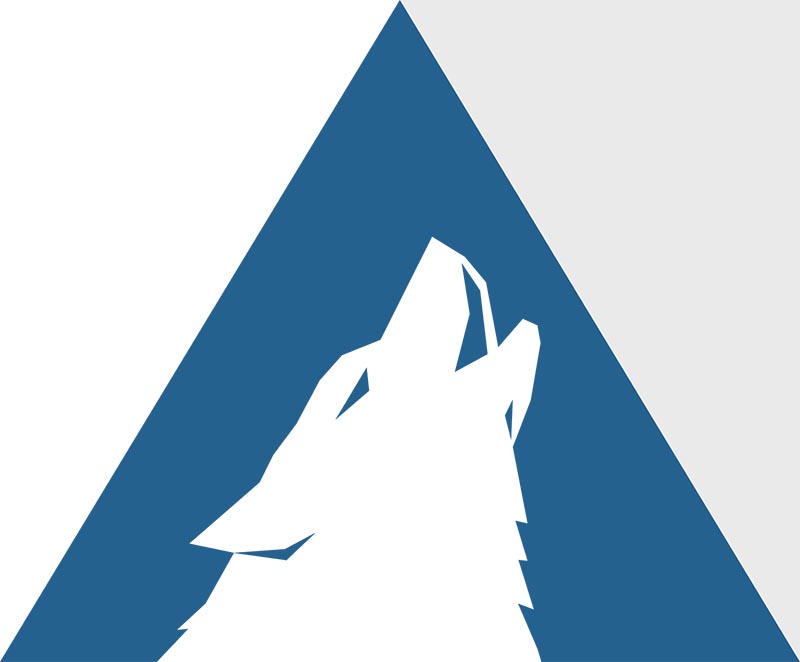 Logo, jossa on ulvova susi sinisen kolmion päällä